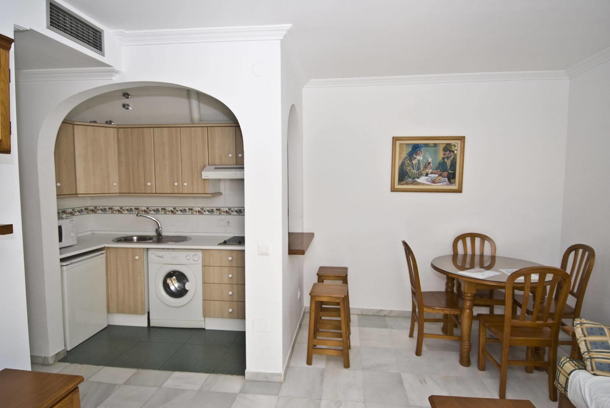 Apartamentos Hc Burriana Playa Nerja Luaran gambar