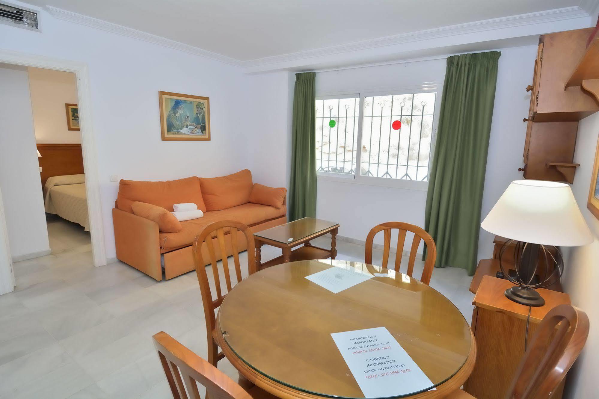 Apartamentos Hc Burriana Playa Nerja Luaran gambar