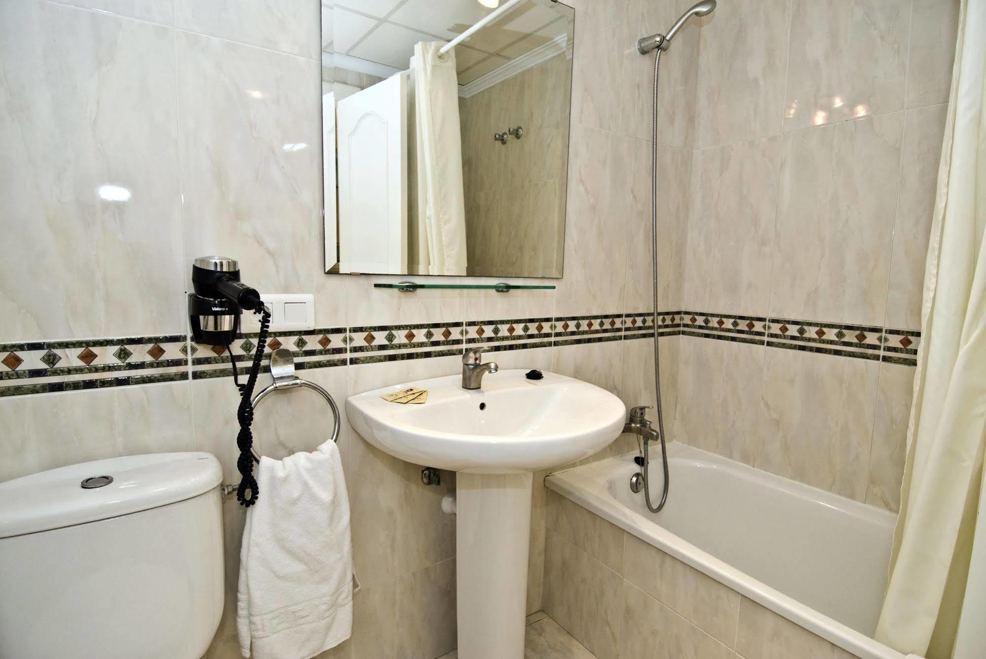 Apartamentos Hc Burriana Playa Nerja Luaran gambar