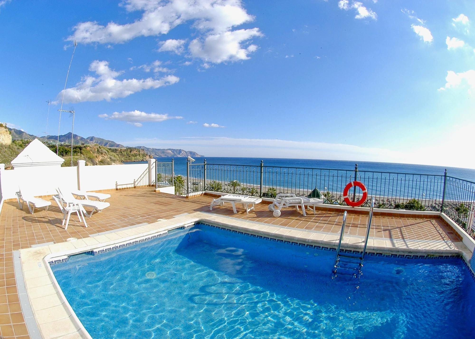 Apartamentos Hc Burriana Playa Nerja Luaran gambar