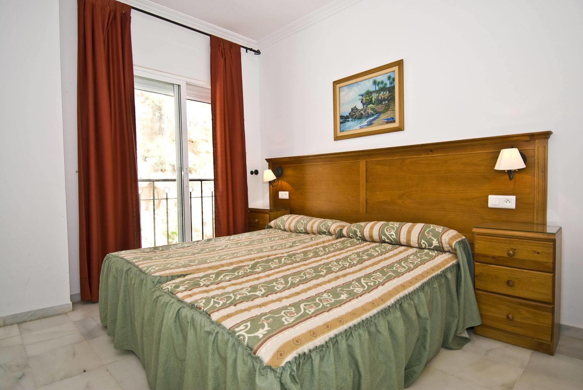 Apartamentos Hc Burriana Playa Nerja Luaran gambar