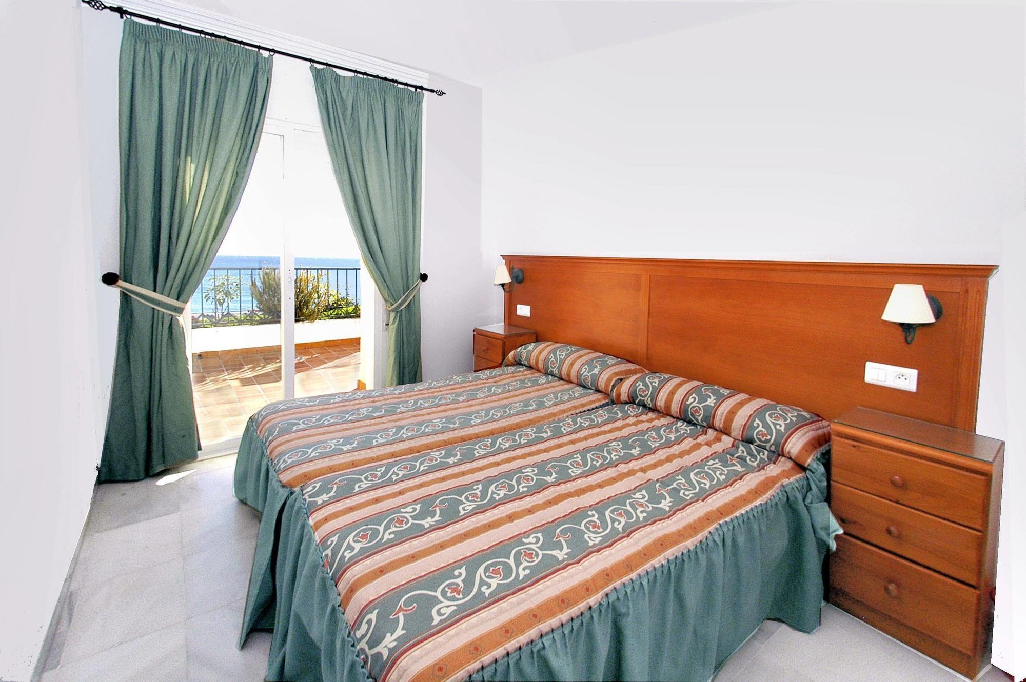 Apartamentos Hc Burriana Playa Nerja Luaran gambar