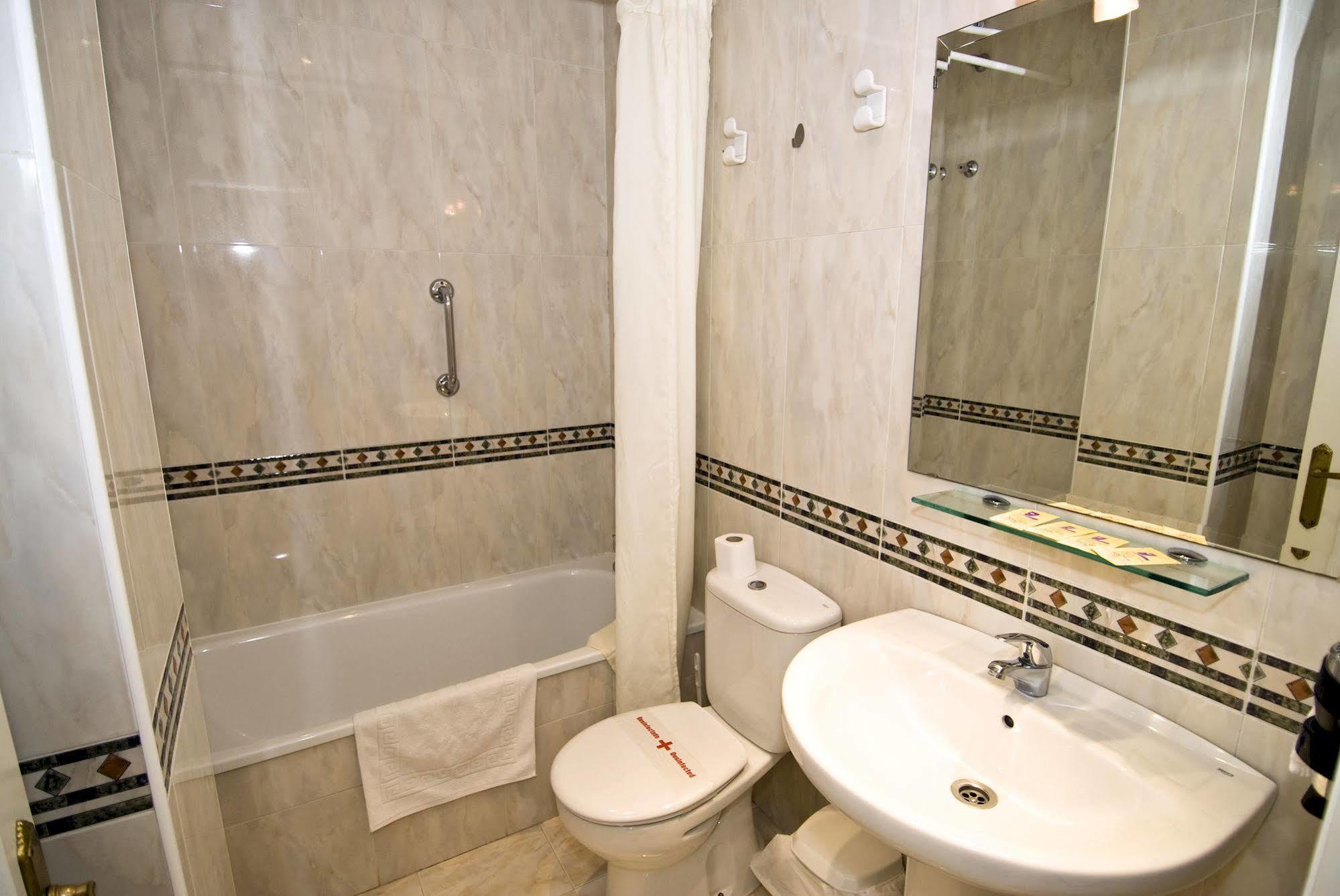 Apartamentos Hc Burriana Playa Nerja Luaran gambar