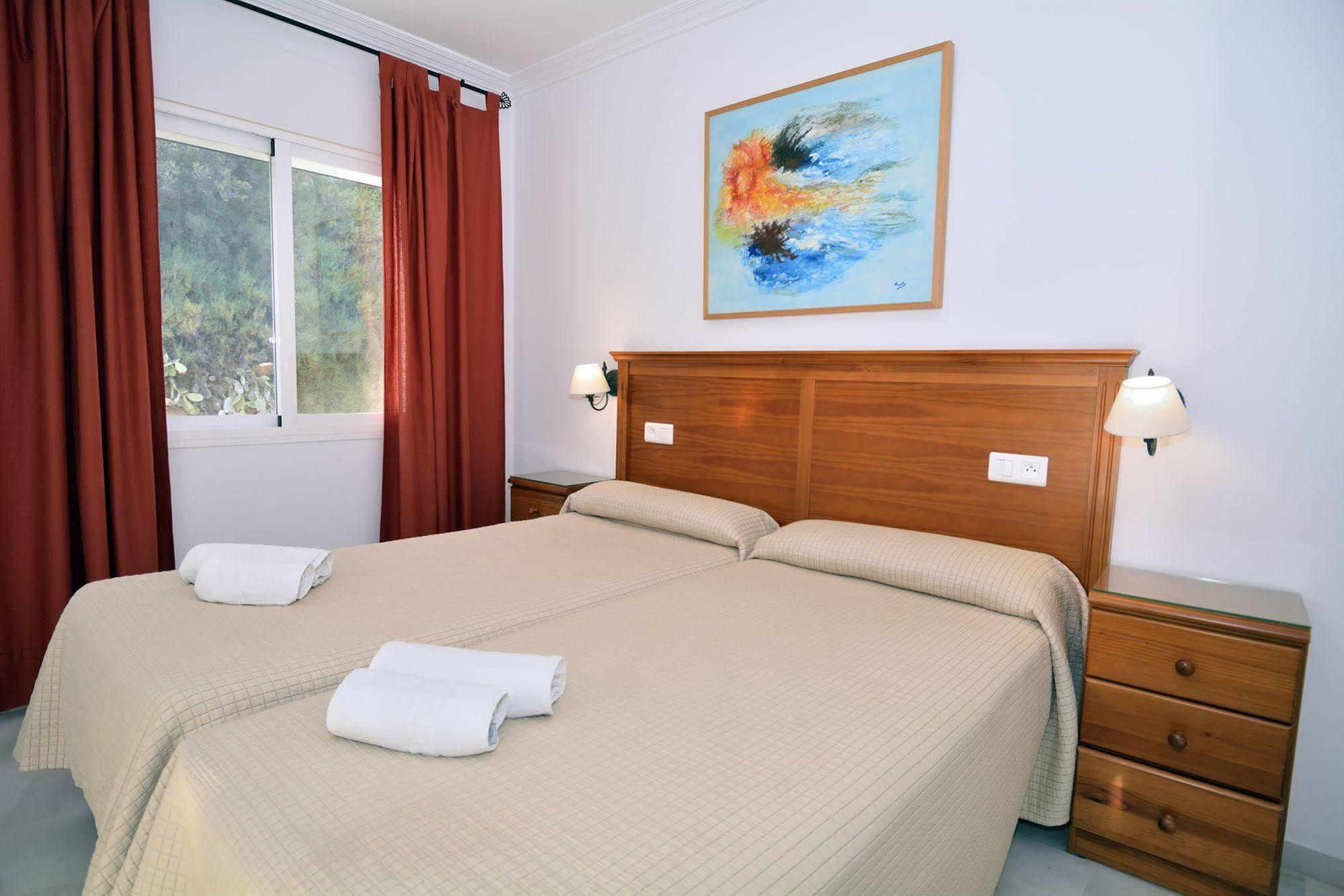 Apartamentos Hc Burriana Playa Nerja Luaran gambar