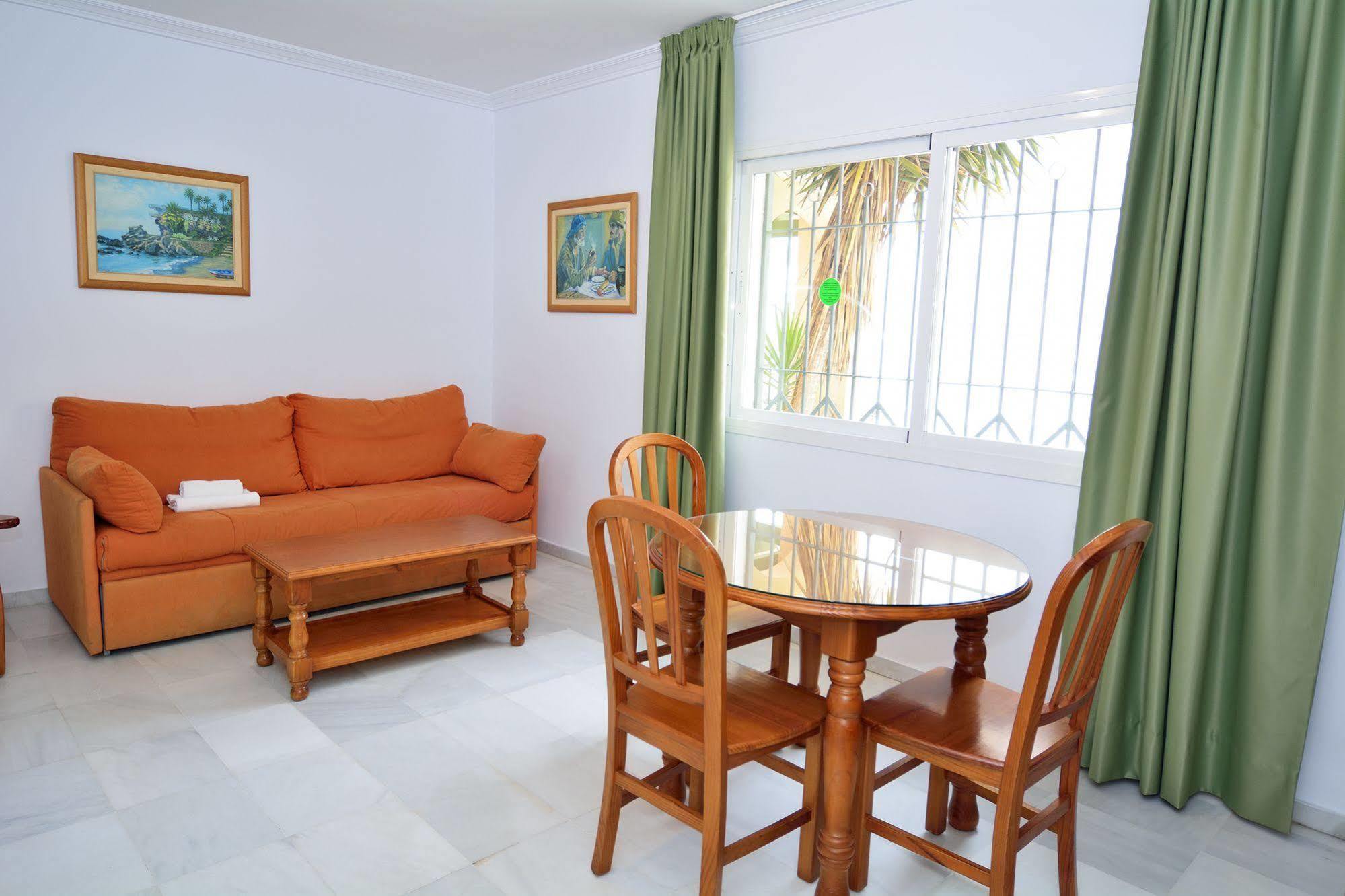 Apartamentos Hc Burriana Playa Nerja Luaran gambar