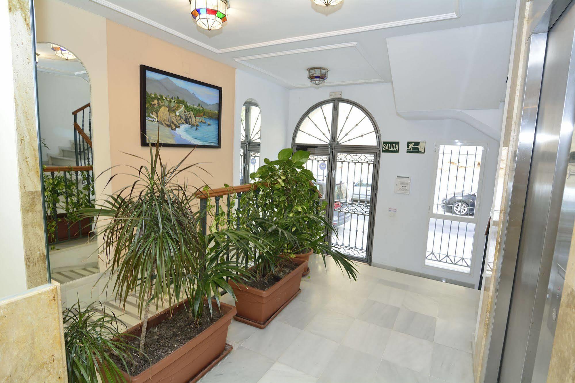 Apartamentos Hc Burriana Playa Nerja Luaran gambar
